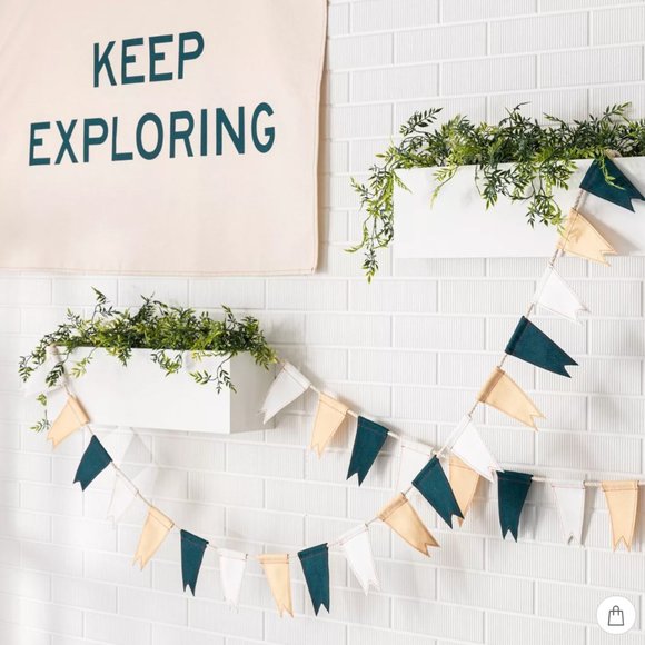 TARGET HEARTH AND HAND WITH MAGNOLIA MINI FLAGS GARLAND 1PK - Picture 3 of 5